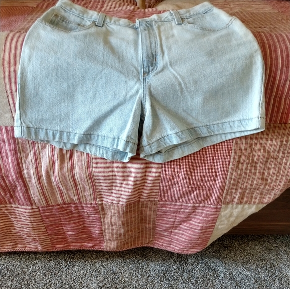 Shorts - Picture 1 of 4